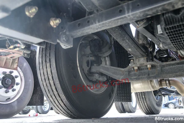 Foton Auman GTL Star Wing Pro Edition 8.5L Diesel 320hp 6X2(8 wheels) Fast Gear 9-Speed 9.53m Side Panel Cargo Truck Chassis (2) | 86Trucks