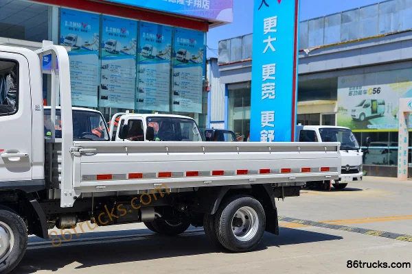 Foton Ollin V-Card 1.6L 122 ch 4X2(6 roues) essence 3,5 m plateau simple cabine petit camion Carrosserie (1) | 86Trucks