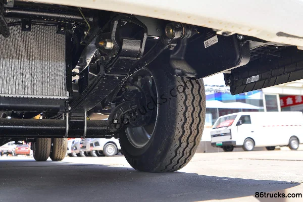 Foton V Card 2L Gasoline 144hp 4X2(6 wheels) Dongan 5-speed 2.7m Double Row Flatbed Mini Truck Chassis (3) | 86Trucks