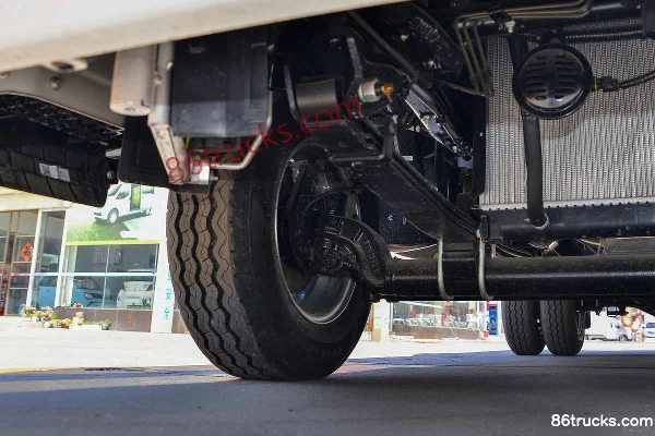 Foton V Card 2L Gasoline 144hp 4X2(6 wheels) Dongan 5-speed 2.7m Double Row Flatbed Mini Truck Chassis (2) | 86Trucks