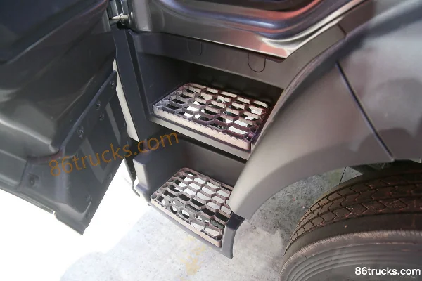 Foton Auman Xing 270hp 4X2(6 wheels) 6.8m AMT Automatic Flatbed Cargo Truck Cab (3) | 86Trucks