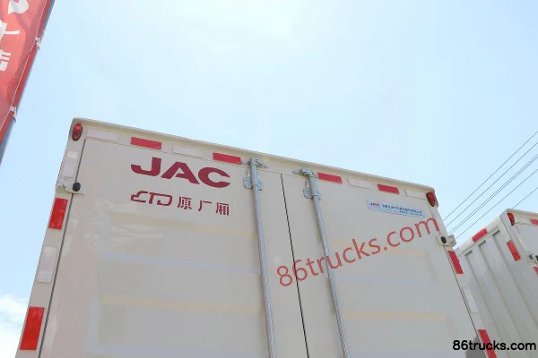 JAC Shuailing ES6 4.5T 4.15m Single Row Pure Electric Enclosed Light Truck 100.27kWh 4X2(6 wheels) Body (3) | 86Trucks