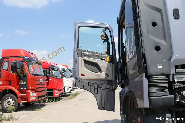 Sinotruk HOWO MAX 290 ch 4X2(6 roues) 9,55 m camion frigorifique Cabine (1) | 86Trucks