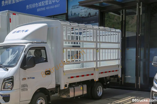 FARIZON V5M Comfort Edition 3.7m Single Row Methanol Barn-Type Small Truck 4X2(6 wheels) Body (1) | 86Trucks