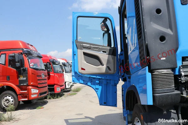 Sinotruk HOWO MAX 430 hp 8X4(12 wheels) 9.6m flatbed cargo truck (China VI) Cab (1) | 86Trucks