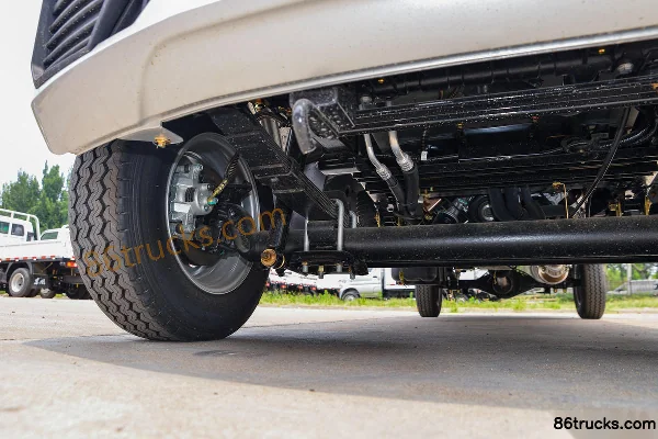 Dongfeng T3 1.8L 133hp 4X2(6 wheels) 2.7m double-row flatbed light truck Chassis (2) | 86Trucks