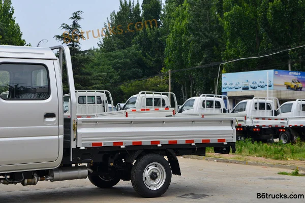 Dongfeng T3 1.8L 133hp 4X2(6 wheels) 2.7m double-row flatbed light truck Body (1) | 86Trucks