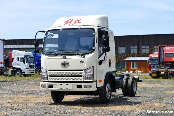 FAW Jiefang Hu VR 95 hp 4X2(6 wheels) 3.37m Semi-row Stake Truck Exterior (3) | 86Trucks