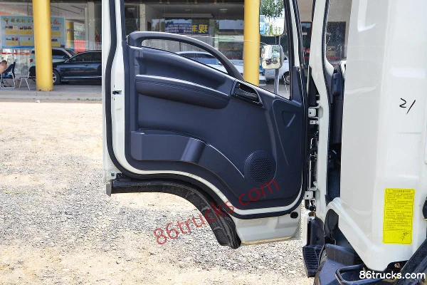 FAW Jiefang Hu VR 95 hp 4X2(6 wheels) 3.37m Semi-row Stake Truck Cab (2) | 86Trucks