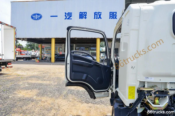 FAW Jiefang Hu VR 95 hp 4X2(6 wheels) 3.37m Semi-row Stake Truck Cab (1) | 86Trucks
