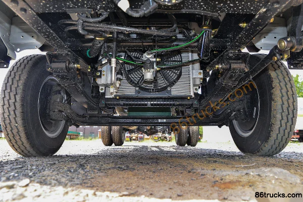 FAW Jiefang Hu VR 95 hp 4X2(6 wheels) 3.37m Semi-row Stake Truck Chassis (1) | 86Trucks