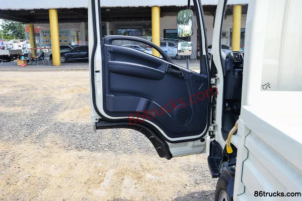 FAW Jiefang Tiger VR 140 hp 4X2(6 wheels) 3.65m Single Row Flatbed Light Truck Cab (2) | 86Trucks