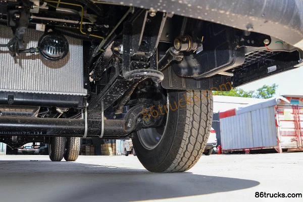 Foton Shidai Linghang S1 1,5 L 136 ch 4X2(6 roues) essence 4,22 m cabine simple camion plateau léger (5 vitesses) Châssis (3) | 86Trucks
