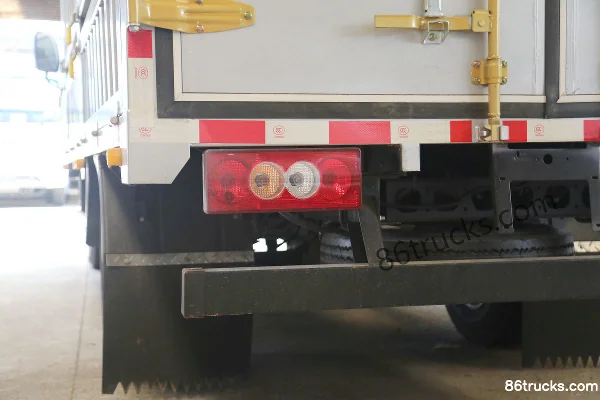 Foton Aumark X Dream Edition 122hp 4X2(6 wheels) 3.83m half-cab stake-side light truck Body (3) | 86Trucks
