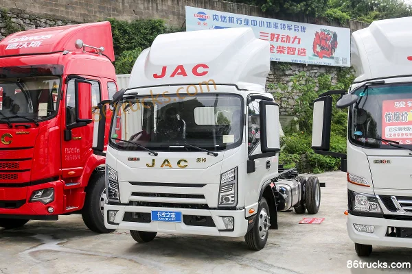 JAC Junling S9 Standard Load Comfort Edition 172 hp 4X2(6 wheels) 3.82m Semi-row Box Light Truck (8-speed) Exterior (3) | 86Trucks
