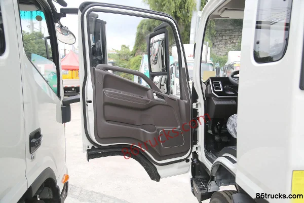 JAC Junling S9 Standard Load Comfort Edition 172 hp 4X2(6 wheels) 3.82m Semi-row Box Light Truck (8-speed) Cab (1) | 86Trucks