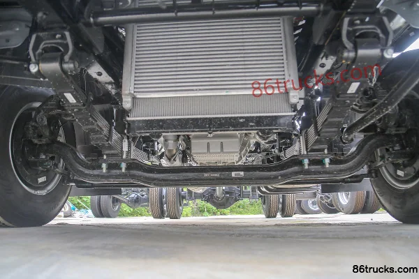 JAC Junling S9 Standard Load Comfort Edition 172 hp 4X2(6 wheels) 3.82m Semi-row Box Light Truck (8-speed) Chassis (1) | 86Trucks
