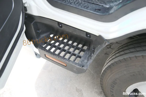 JAC Aoyun 2.5L Diesel 137hp 4X2(6 wheels) WLY 5-speed Air Brake 4.18m Single Row Flatbed Light Truck Cab (3) | 86Trucks