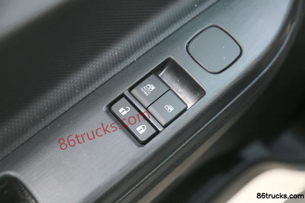 JAC Aoyun 2.5L Diesel 137hp 4X2(6 wheels) WLY 5-speed Air Brake 4.18m Single Row Flatbed Light Truck Cab (2) | 86Trucks