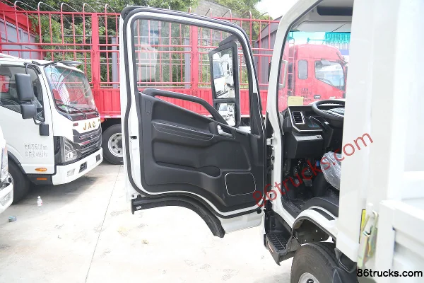 JAC Aoyun 2.5L Diesel 137hp 4X2(6 wheels) WLY 5-speed Air Brake 4.18m Single Row Flatbed Light Truck Cab (1) | 86Trucks