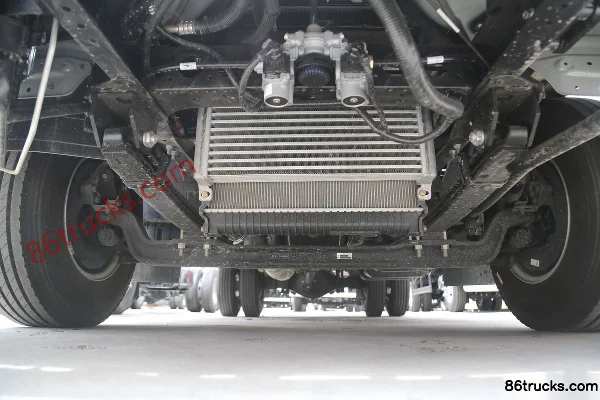 JAC Aoyun 2.5L Diesel 137hp 4X2(6 wheels) WLY 5-speed Air Brake 4.18m Single Row Flatbed Light Truck Chassis (1) | 86Trucks