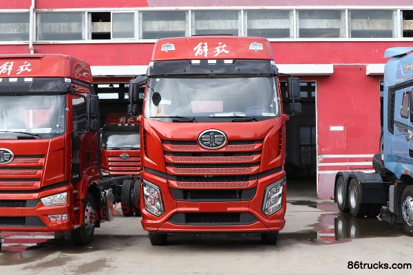 FAW Jiefang J6V Elite Edition 350hp 6X2(8 wheels) 9.65m AMT Automatic Flatbed Cargo Truck Exterior (2) | 86Trucks