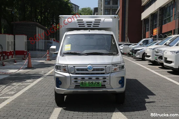 Ruichi EC71L Pioneer Type I 4X2(6 wheels) 3.24m Single Row Pure Electric Refrigerated Truck 50.38kWh Exterior (2) | 86Trucks