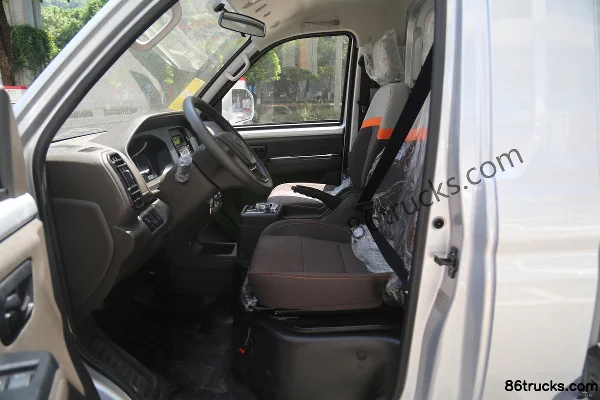 Ruichi EC71L Pioneer Type I 4X2(6 wheels) 3.24m Single Row Pure Electric Refrigerated Truck 50.38kWh Cab (3) | 86Trucks