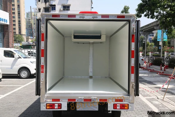 Ruichi EC71L Pioneer Type I 4X2(6 wheels) 3.24m Single Row Pure Electric Refrigerated Truck 50.38kWh Body (3) | 86Trucks