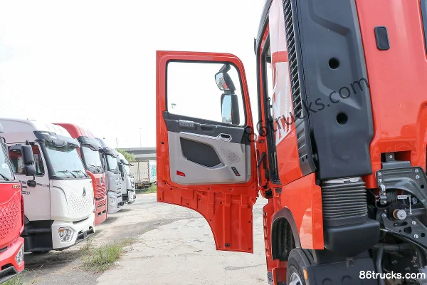 Sinotruk HOWO MAX 290 ch 4X2(6 roues) 6,83 m camion frigorifique AMT automatique Cabine (1) | 86Trucks