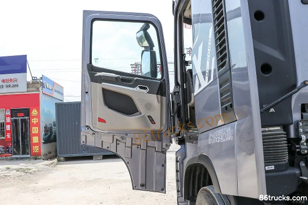 Sinotruk HOWO Max Heavy Truck 430hp 4X2(6 wheels) AMT Automatic Tractor Truck (China VI) Cab (1) | 86Trucks