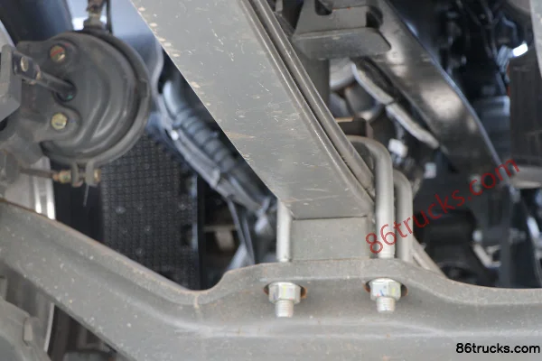 Sinotruk HOWO Max Heavy Truck 430hp 4X2(6 wheels) AMT Automatic Tractor Truck (China VI) Chassis (3) | 86Trucks