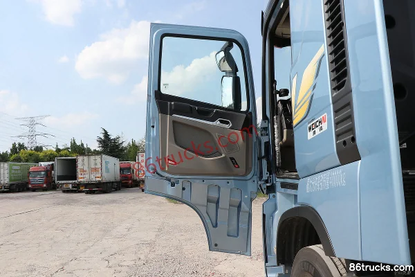 Sinotruk HOWO TS7 Heavy Truck 630 hp 6X4(10 wheels) LNG Automatic Tractor Truck (Hydraulic Retarder) Cab (1) | 86Trucks