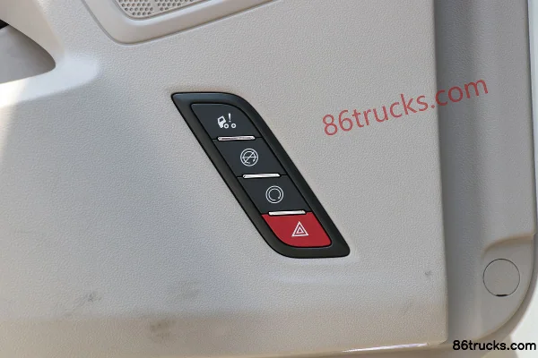 Sinotruk HOWO MAX 350 hp 4X2(6 wheels) 9.6m Cargo Van (China VI) Cab (3) | 86Trucks