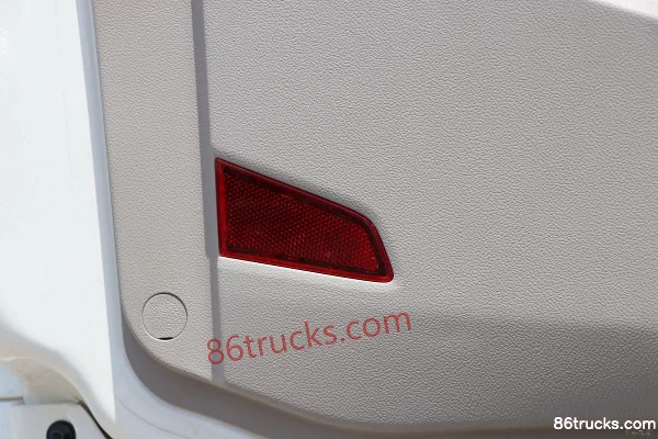 Sinotruk HOWO MAX 350 hp 4X2(6 wheels) 9.6m Cargo Van (China VI) Cab (2) | 86Trucks