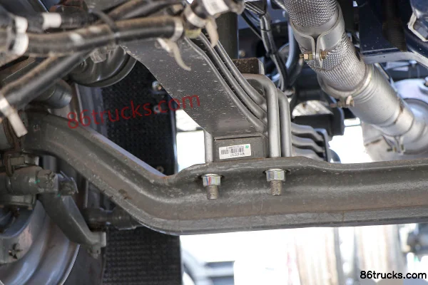 Sinotruk HOWOMATE version super 6,9L diesel 290 ch 4X2(6 roues) Sinotruk 8 vitesses 6,75 m camion porteur à ridelles Châssis (2) | 86Trucks