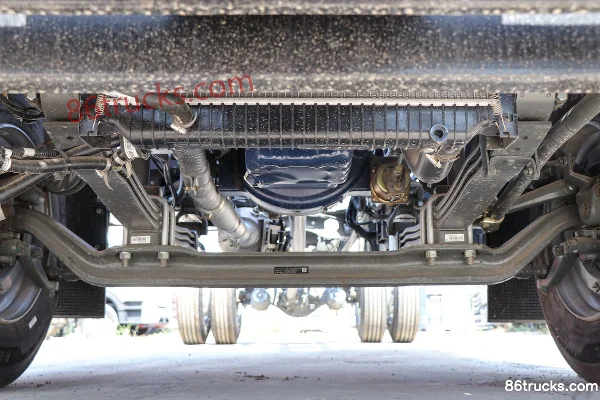 Sinotruk HOWOMATE version super 6,9L diesel 290 ch 4X2(6 roues) Sinotruk 8 vitesses 6,75 m camion porteur à ridelles Châssis (1) | 86Trucks