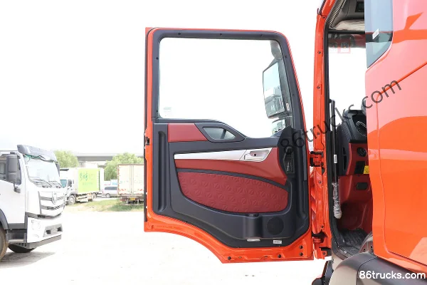 Sinotruk HOWO TX7 290hp 4X2(6 wheels) 9.6m AMT Automatic Van Cargo Truck Cab (1) | 86Trucks