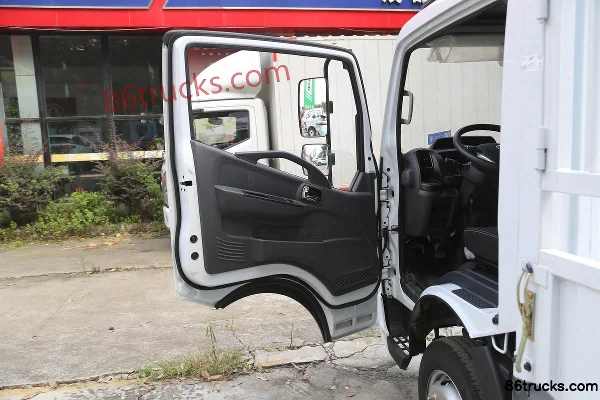Dongfeng Captain Nebula K5 2.0L 150hp 4X2(6 wheels) Gasoline 4.02m single-row stake truck Cab (1) | 86Trucks