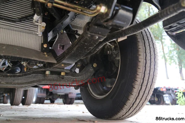 Dongfeng Captain Nebula K5 2.0L 150hp 4X2(6 wheels) Gasoline 4.02m single-row stake truck Chassis (3) | 86Trucks