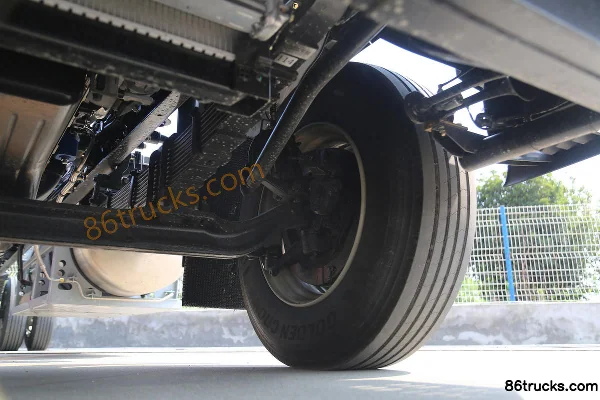FAW Jiefang Qingdao JK6 280hp 4X2(6 wheels) 9.78m LNG Box Cargo Truck Chassis (3) | 86Trucks
