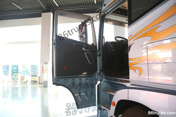 FAW Jiefang Qingdao Yingtu première classe 600 ch 6X4(10 roues) tracteur routier LNG automatique Cabine (1) | 86Trucks