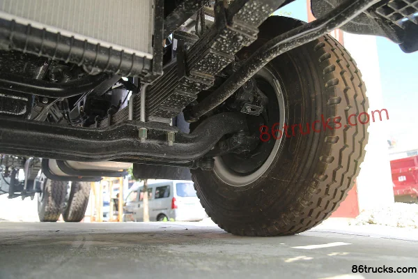 Forland Linghang G6 2.5L Diesel 176hp 4X2(6 wheels) Fast Gear 8-Speed 3.83m Semi-Row Flatbed Light Truck Chassis (3) | 86Trucks