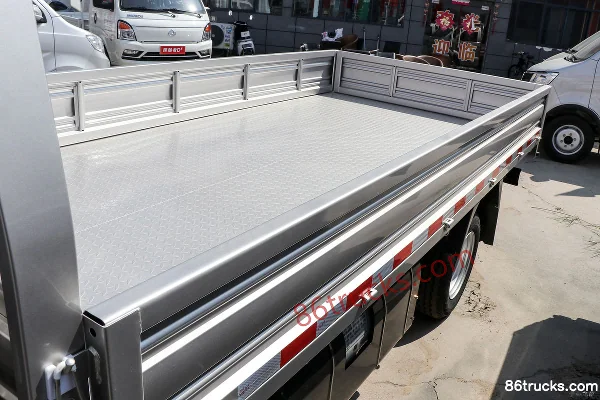 Changan Kuayue King X7 Comfort Edition 2.0L 122hp 4X2(6 wheels) CNG 3.7m single-row flatbed light truck (China VI) Body (1) | 86Trucks