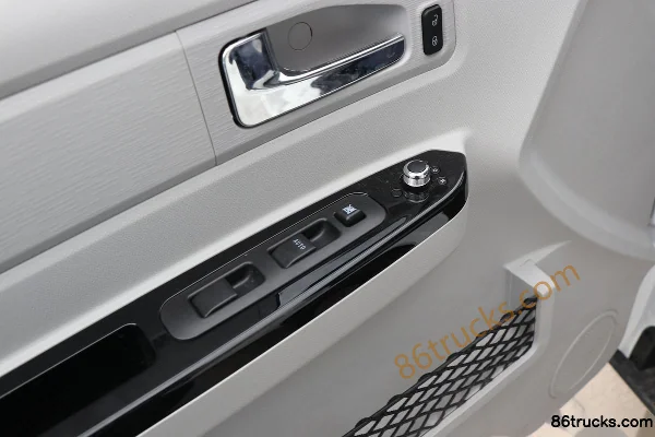 SRM Xinyuan E3 2024 Luxury 2.8T 4.555m Electric Panel Van 38.64kWh Cab (3) | 86Trucks