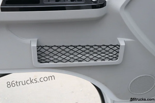 SRM Xinyuan E3 2024 Luxury 2.8T 4.555m Electric Panel Van 38.64kWh Cab (2) | 86Trucks