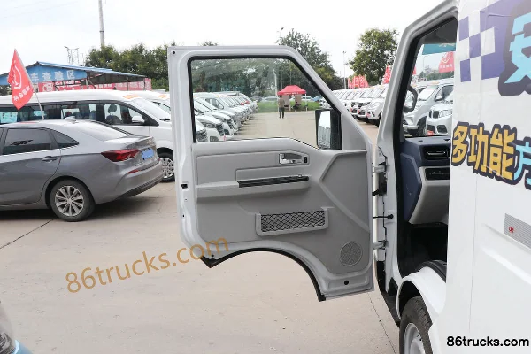 SRM Xinyuan E3 2024 Luxury 2.8T 4.555m Electric Panel Van 38.64kWh Cab (1) | 86Trucks