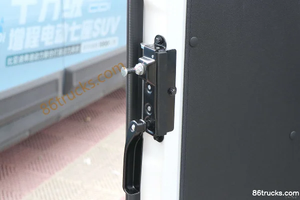 SRM Xinyuan E3 2024 Luxury 2.8T 4.555m Electric Panel Van 38.64kWh Cargo Box (3) | 86Trucks