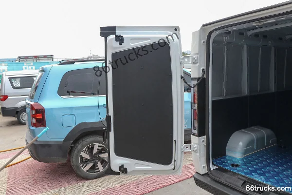 SRM Xinyuan E3 2024 Luxury 2.8T 4.555m Electric Panel Van 38.64kWh Cargo Box (1) | 86Trucks