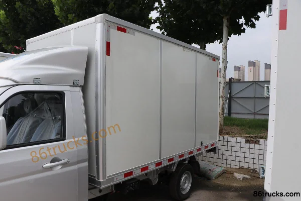 Jinbei New Energy New Dolphin EV Comfort 2.7T 3.02m Single Row Pure Electric Van Truck (Anti-Expansion Box) 42.3kWh 4X2(6 wheels) Body (1)